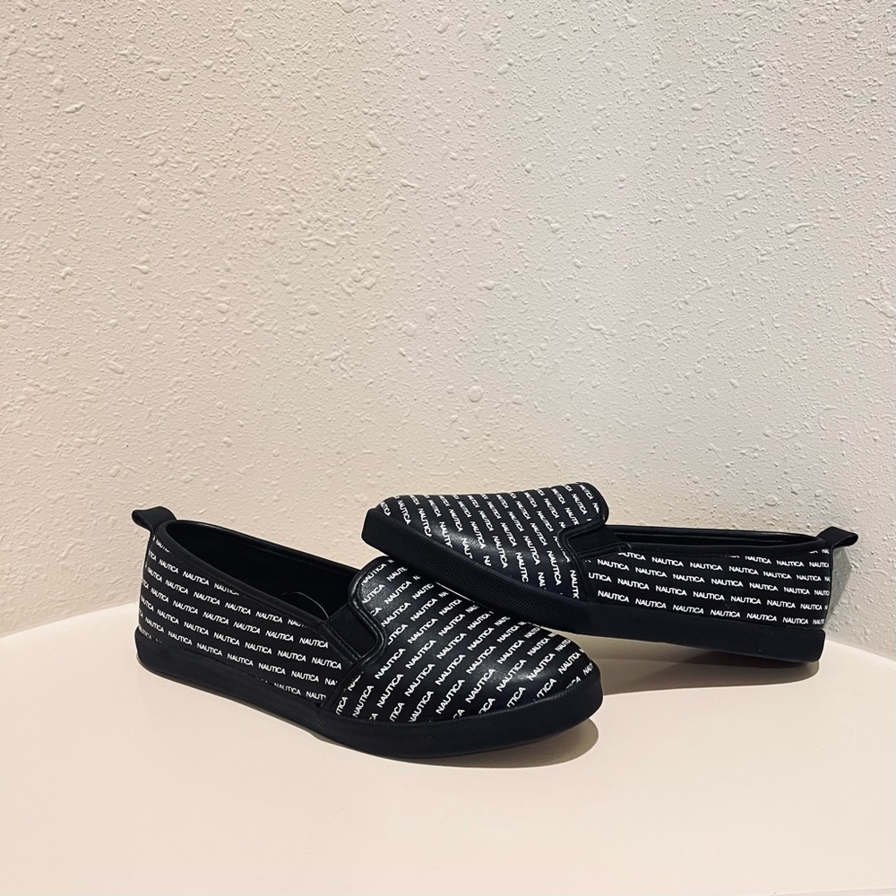 Nautica Women’s Sunmast Logo Black &White Slip On Shoes/Sz:8.5W/NWT